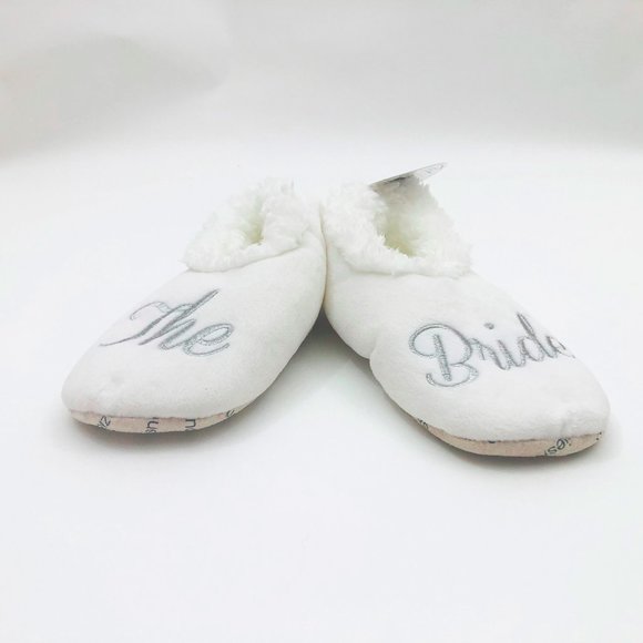 NWT Snoozies Women's The Bride Slippers Non Skid Soles White Small 5/6 - Picture 2 of 6